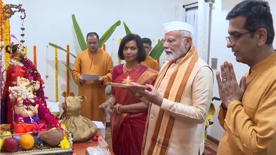 PM Modi attends Ganpati puja at chief justice DY Chandrachud's residence PM Modi attends Ganpati puja at chief justice DY Chandrachud's residence