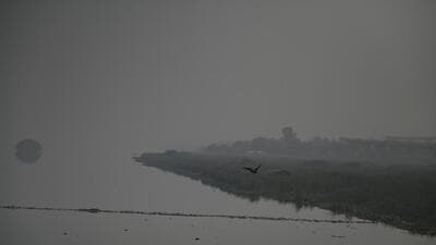 Smog around the Yamuna on Monday morning. (RAJ K RAJ /HT PHOTO) Smog around the Yamuna on Monday morning. (RAJ K RAJ /HT PHOTO)