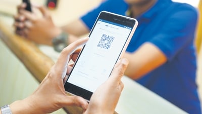 There is however, a maximum transaction cap of ₹1 lakh per day, varying slightly depending on the bank. For new IDs, the limit is ₹5,000 for the the first 24 hours only. There is however, a maximum transaction cap of ₹1 lakh per day, varying slightly depending on the bank. For new IDs, the limit is ₹5,000 for the the first 24 hours only.