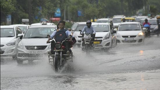 Heavy waterlogging near Purana Quila Road. (HT Archive)