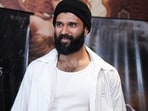Vijay Deverakonda injured his shoulder but continued shooting for his next. Vijay Deverakonda injured his shoulder but continued shooting for his next.