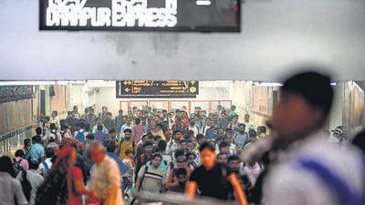 A packed Anand Vihar Railway Station as people leave for their home for Chhath Puja festival, on Tuesday. (Sanchit Khanna/HT Photo) A packed Anand Vihar Railway Station as people leave for their home for Chhath Puja festival, on Tuesday. (Sanchit Khanna/HT Photo)