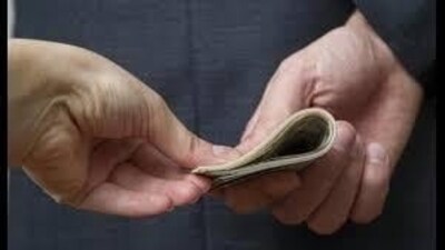 The officer reportedly demanded  ₹50,000 but agreed to lower the amount to  ₹40,000 to issue a licence to the pharmacist. (HT File)