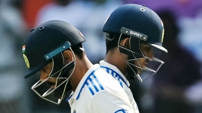 India's Shubman Gill (R) walks back to the pavilion after his dismissal as Virat Kohli enters the pitch to bat during the third day of the third and final Test cricket match between India and New Zealand at the Wankhede Stadium in Mumbai on November 3, 2024. (Photo by INDRANIL MUKHERJEE / AFP) / -- IMAGE RESTRICTED TO EDITORIAL USE - STRICTLY NO COMMERCIAL USE -- (AFP) India's Shubman Gill (R) walks back to the pavilion after his dismissal as Virat Kohli enters the pitch to bat during the third day of the third and final Test cricket match between India and New Zealand at the Wankhede Stadium in Mumbai on November 3, 2024. (Photo by INDRANIL MUKHERJEE / AFP) / -- IMAGE RESTRICTED TO EDITORIAL USE - STRICTLY NO COMMERCIAL USE -- (AFP)