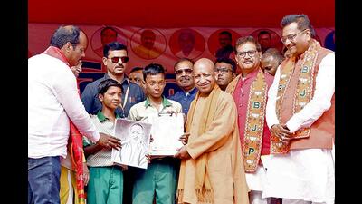 Chief minister Yogi Adityanath being presented with a handmade portrait of himself during a public meeting for Jharkhand assembly elections, at Barkagaon, in Hazaribagh on Tuesday. (ANI Phot) Chief minister Yogi Adityanath being presented with a handmade portrait of himself during a public meeting for Jharkhand assembly elections, at Barkagaon, in Hazaribagh on Tuesday. (ANI Phot)