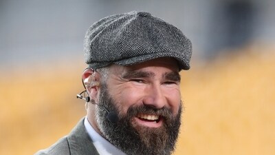 Jason Kelce vows to uphold common decency and respect after smashing a man's phone. Mandatory Credit: Charles LeClaire-Imagn Images (USA TODAY Sports via Reuters Con)