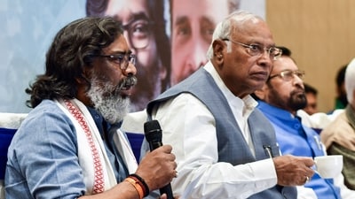 Jharkhand CM Hemant Soren addresses the release of joint manifesto of Congress-JMM-RJD-CPI-M for the Jharkhand Assembly elections, in Ranchi on Tuesday. Congress National President Mallikarjun Kharge also seen. (ANI) Jharkhand CM Hemant Soren addresses the release of joint manifesto of Congress-JMM-RJD-CPI-M for the Jharkhand Assembly elections, in Ranchi on Tuesday. Congress National President Mallikarjun Kharge also seen. (ANI)