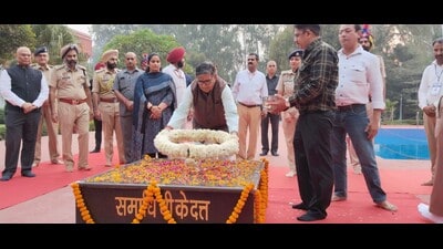 Punjab governor Gulab Chand Kataria paying homage to freedom fighters at Hussainiwala Martyrs’ Memorial in Ferozepur on Tuesday. (HT File) Punjab governor Gulab Chand Kataria paying homage to freedom fighters at Hussainiwala Martyrs’ Memorial in Ferozepur on Tuesday. (HT File)