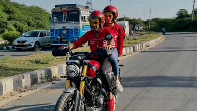 Deepinder Goyal and Grecia Munoz teamed up to deliver Zomato food orders on a bike in Gurgaon last month. (Instagram/@deepigoya) Deepinder Goyal and Grecia Munoz teamed up to deliver Zomato food orders on a bike in Gurgaon last month. (Instagram/@deepigoya)