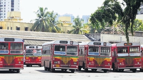 The flash strike by BEST staff at Magathane depot on Sunday over non-payment of Diwali bonus this year has brought good news for all the 26,000 odd BEST employees. (Photo by Bhushan Koyande/ HT) (HT PHOTO)