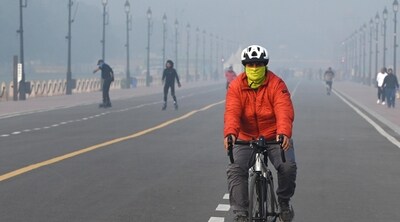 Cyclists at Kartavya Path have been masking-up to combat the smog during early mornings. (Photo: Arvind Yadav/HT (For representational purposes only)) Cyclists at Kartavya Path have been masking-up to combat the smog during early mornings. (Photo: Arvind Yadav/HT (For representational purposes only))