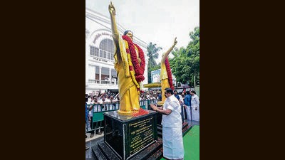 AIADMK general secretary Edappadi K Palaniswami pays tribute to former Tamil Nadu chief minister J Jayalalithaa during the meeting of the party’s district secretaries at Royapettah in Chennai on Wednesday. (ANI) AIADMK general secretary Edappadi K Palaniswami pays tribute to former Tamil Nadu chief minister J Jayalalithaa during the meeting of the party’s district secretaries at Royapettah in Chennai on Wednesday. (ANI)