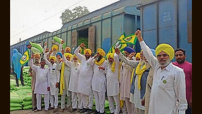 Farmers hold protest at Moga railway station. (HT Photo)