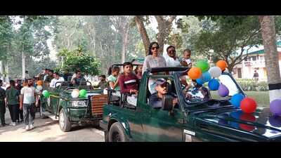 First batch of tourists on their Dudhwa safari on Wednesday (HT Photo) First batch of tourists on their Dudhwa safari on Wednesday (HT Photo)