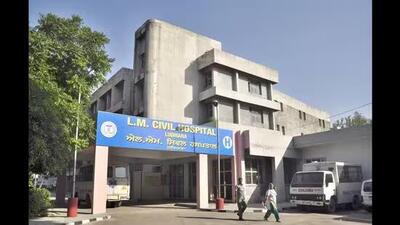 Located in the densely populated Field Ganj area, the Ludhiana hospital currently has only one gate, causing incoming and outgoing traffic to create a jam-like situation.