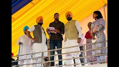 Rural development and panchayats minister Tarunpreet Singh Sond, revenue minister Hardeep Singh Mundian along with DC Jitendra Jorwal and police commissioner Kuldeep Singh Chahal reviewed the arrangements and preparations of state-level swearing-in ceremony of newly elected sarpanches to be held in Ludhiana on November 8 . (HT Photo) Rural development and panchayats minister Tarunpreet Singh Sond, revenue minister Hardeep Singh Mundian along with DC Jitendra Jorwal and police commissioner Kuldeep Singh Chahal reviewed the arrangements and preparations of state-level swearing-in ceremony of newly elected sarpanches to be held in Ludhiana on November 8 . (HT Photo)