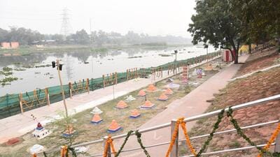 The Hindon ghats have been beautified by the Ghaziabad municipal corporation to welcome Chhath Puja devotees on November 7 and 8. (Sakib Ali/HT Photo) The Hindon ghats have been beautified by the Ghaziabad municipal corporation to welcome Chhath Puja devotees on November 7 and 8. (Sakib Ali/HT Photo)