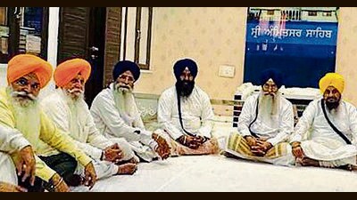 The meeting at theTakht secretariat in Amritsar on Wednesday. (HT Photo) The meeting at theTakht secretariat in Amritsar on Wednesday. (HT Photo)