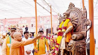 Uttar Pradesh chief minister Yogi Adityanath pays floral tribute to Chhatrapati Shivaji Maharaj during a public meeting for Maharashtra assembly elections, at Teosa, in Amravati on Wednesday. (ANI PHOTO) Uttar Pradesh chief minister Yogi Adityanath pays floral tribute to Chhatrapati Shivaji Maharaj during a public meeting for Maharashtra assembly elections, at Teosa, in Amravati on Wednesday. (ANI PHOTO)