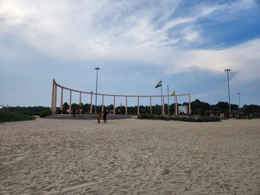 Eden Beach in Chinna Veerampattinam with its coveted Blue Flag tag from the Denmark-based Foundation for Environment Education (FEE), is loved by many for its clean and clear water. (Photo: Shutterstock)