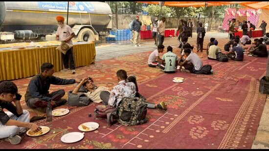 Unsanitary conditions near the food served to athletes during Khedan Watan Punjab Diyan at Guru Nanak Stadium in Ludhiana on Wednesday. (Manish/HT)