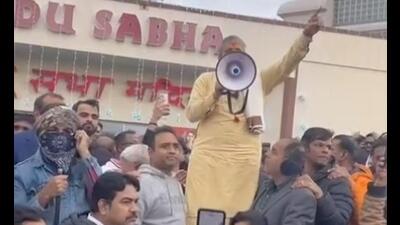 A protest outside the Hindu Sabha Mandir after the attack by pro-Khalistan radicals in Brampton. (HT File)