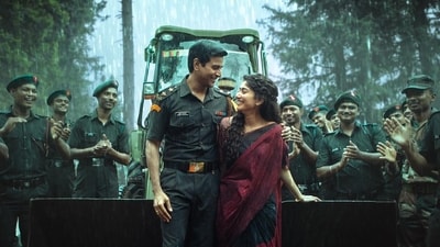 Sivakarthikeyan and Sai Pallavi play Major Mukund and Indhu Rebecca Varghese in Amaran. Sivakarthikeyan and Sai Pallavi play Major Mukund and Indhu Rebecca Varghese in Amaran.