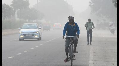 At least nine stations recorded “severe air quality at 9am on Thursday. (HT PHOTO) At least nine stations recorded “severe air quality at 9am on Thursday. (HT PHOTO)