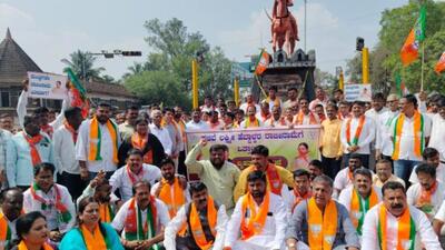 BJP workers protesting against minister Lakshmi Hebbalkar at Rani Channamma circle in Belagavi on Thursday (HT photo) BJP workers protesting against minister Lakshmi Hebbalkar at Rani Channamma circle in Belagavi on Thursday (HT photo)