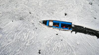 Iceberg-like foam in the Yamuna. (Sunil Ghosh/HT Photo) Iceberg-like foam in the Yamuna. (Sunil Ghosh/HT Photo)
