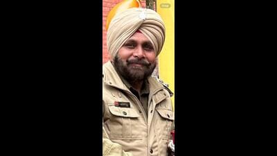 Manimajra station fire officer Dassehru Singh was arrested along with leading fireman Kamleshwar for demanding bribe to issue a fire no-objection certificate (NOC). (HT Photo) Manimajra station fire officer Dassehru Singh was arrested along with leading fireman Kamleshwar for demanding bribe to issue a fire no-objection certificate (NOC). (HT Photo)