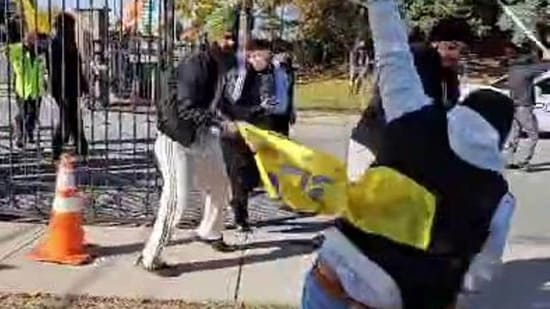 Pro-Khalistan radicals attacking the Hindu Sabha Mandir in Brampton, Canada, on Sunday afternoon. (Video screengrab)