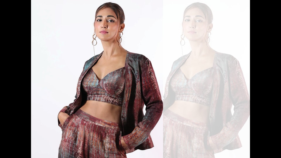 Dancer and actor Mukti Mohan wishes she could go back in time and help India win freedom earlier.
