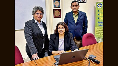 (From left) Co-founders of Serigen Mediproducts, Dr Swati Shukla, Dr Anuya Nisal and Dr Premnath Venugopalan. (HT PHOTO) (From left) Co-founders of Serigen Mediproducts, Dr Swati Shukla, Dr Anuya Nisal and Dr Premnath Venugopalan. (HT PHOTO)