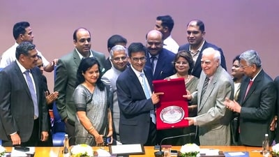 New Delhi, Nov 08 (ANI): Chief Justice of India (CJI) DY Chandrachud being presented a memento by SCBA President Kapil Sibal, Justice Sanjiv Khanna, Attorney General R Venkatramani and other colleagues at his farewell, in New Delhi on Friday. (ANI Photo) (Supreme Court of India/YouTube) New Delhi, Nov 08 (ANI): Chief Justice of India (CJI) DY Chandrachud being presented a memento by SCBA President Kapil Sibal, Justice Sanjiv Khanna, Attorney General R Venkatramani and other colleagues at his farewell, in New Delhi on Friday. (ANI Photo) (Supreme Court of India/YouTube)