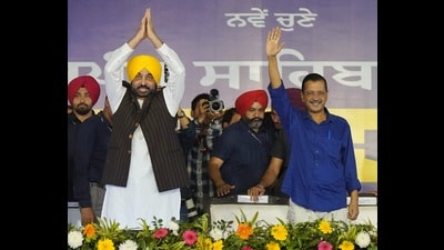 Aam Aadmi Party (AAP) national convenor Arvind Kejriwal and Punjab chief minister Bhagwant Mann called upon the new-elected sarpanches to help eradicate the drug menace from the state, assuring them of full support. (HT) Aam Aadmi Party (AAP) national convenor Arvind Kejriwal and Punjab chief minister Bhagwant Mann called upon the new-elected sarpanches to help eradicate the drug menace from the state, assuring them of full support. (HT)