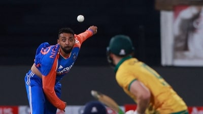 David Miller and Heinrich Klaasen were in the middle at the end of that period but Chakravarthy and Bishnoi ensured that they could hardly score at their regular rate. Both batters fell to Chakravarthy in the 12th over. (REUTERS)