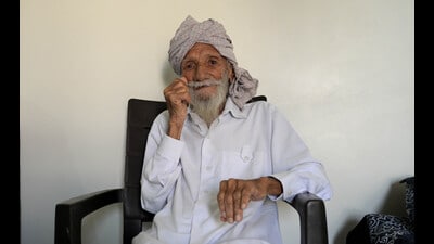 Hundred year old Voter Ranjit singh Sandhu in his house at Village Mori near Ambala of Haryana . (HT Photo) Hundred year old Voter Ranjit singh Sandhu in his house at Village Mori near Ambala of Haryana . (HT Photo)