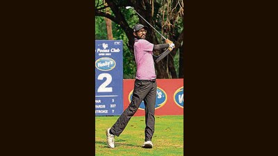 Karandeep Kochhar in action during the Poona Club Open in Pune. (HT Photo)