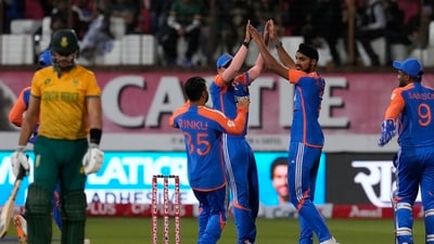 South Africa never really got going in their chase. They lost three wickets in the powerplay with Arshdeep Singh, Avesh Khan and Chakravarthy all striking. (AP) South Africa never really got going in their chase. They lost three wickets in the powerplay with Arshdeep Singh, Avesh Khan and Chakravarthy all striking. (AP)