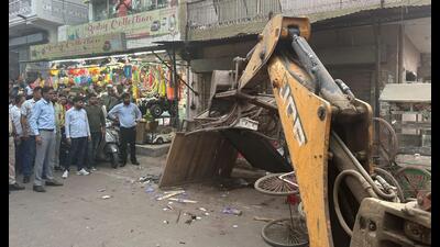 The Gurugram Metropolitan Development Authority (GMDA) in collaboration with the Municipal Corporation of Gurugram (MCG) conducted its first joint anti-encroachment drive in Sadar Bazaar on Friday. (HT PHOTO) The Gurugram Metropolitan Development Authority (GMDA) in collaboration with the Municipal Corporation of Gurugram (MCG) conducted its first joint anti-encroachment drive in Sadar Bazaar on Friday. (HT PHOTO)