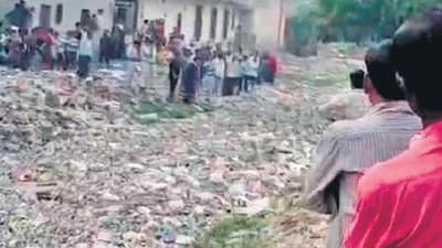 The area surrounding the drain was mushy with mud, and the teenager could not be rescued despite repeated attempts by passersby. (HT Photo) The area surrounding the drain was mushy with mud, and the teenager could not be rescued despite repeated attempts by passersby. (HT Photo)