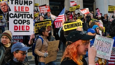 Protestors and supporters of Republican presidential nominee, former President Donald Trump, gather outside of Madison Square Garden on October 27, 2024 in New York City. (Photo by SPENCER PLATT / GETTY IMAGES NORTH AMERICA / Getty Images via AFP) (Getty Images via AFP)