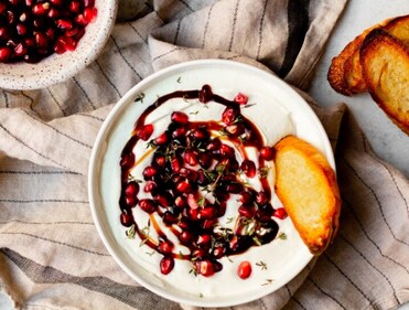 Pomegranate dip (Photo: Daisybeet)