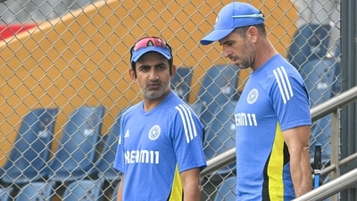 India's head coach Gautam Gambhir (L) and assistant coach Ryan Neil ten Doeschate. (Photo by Indranil MUKHERJEE / AFP) / (AFP) India's head coach Gautam Gambhir (L) and assistant coach Ryan Neil ten Doeschate. (Photo by Indranil MUKHERJEE / AFP) / (AFP)