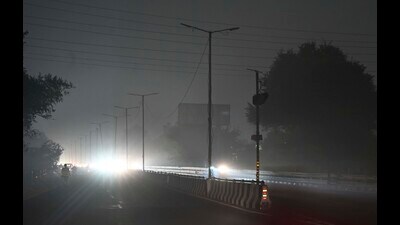 Non-functional streetlights on the Southern bypass road in Ludhiana on Saturday. (HT Photo)
