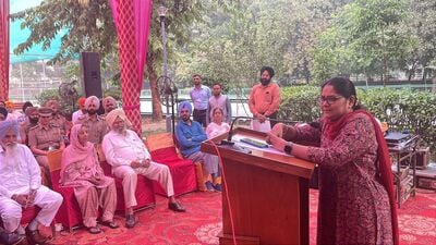 Punjab ADGP Cyber Crime V Neeraja addressing RWA members in Phase 11 on Saturday. (HT Photo) Punjab ADGP Cyber Crime V Neeraja addressing RWA members in Phase 11 on Saturday. (HT Photo)