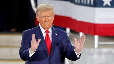 Republican then-presidential candidate and former U.S. President Donald Trump gestures during a campaign event at Dorton Arena, in Raleigh, North Carolina, U.S. November 4, 2024.   REUTERS/Jonathan Drake/File Photo (REUTERS)