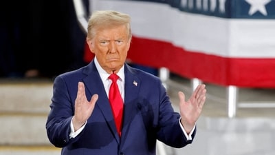 President elect Donald Trump gestures during a campaign event at Dorton Arena, in Raleigh, North Carolina, U.S. November 4, 2024.   REUTERS/Jonathan Drake/File Photo (REUTERS)