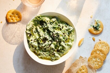 Spinach and garlic yoghurt spread Spinach and garlic yoghurt spread
